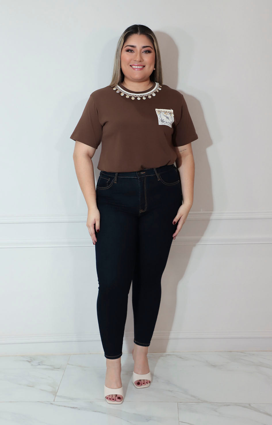 Blusa café con bordado y aplicaciones superior - BLUSA XL Boutiquemirel 