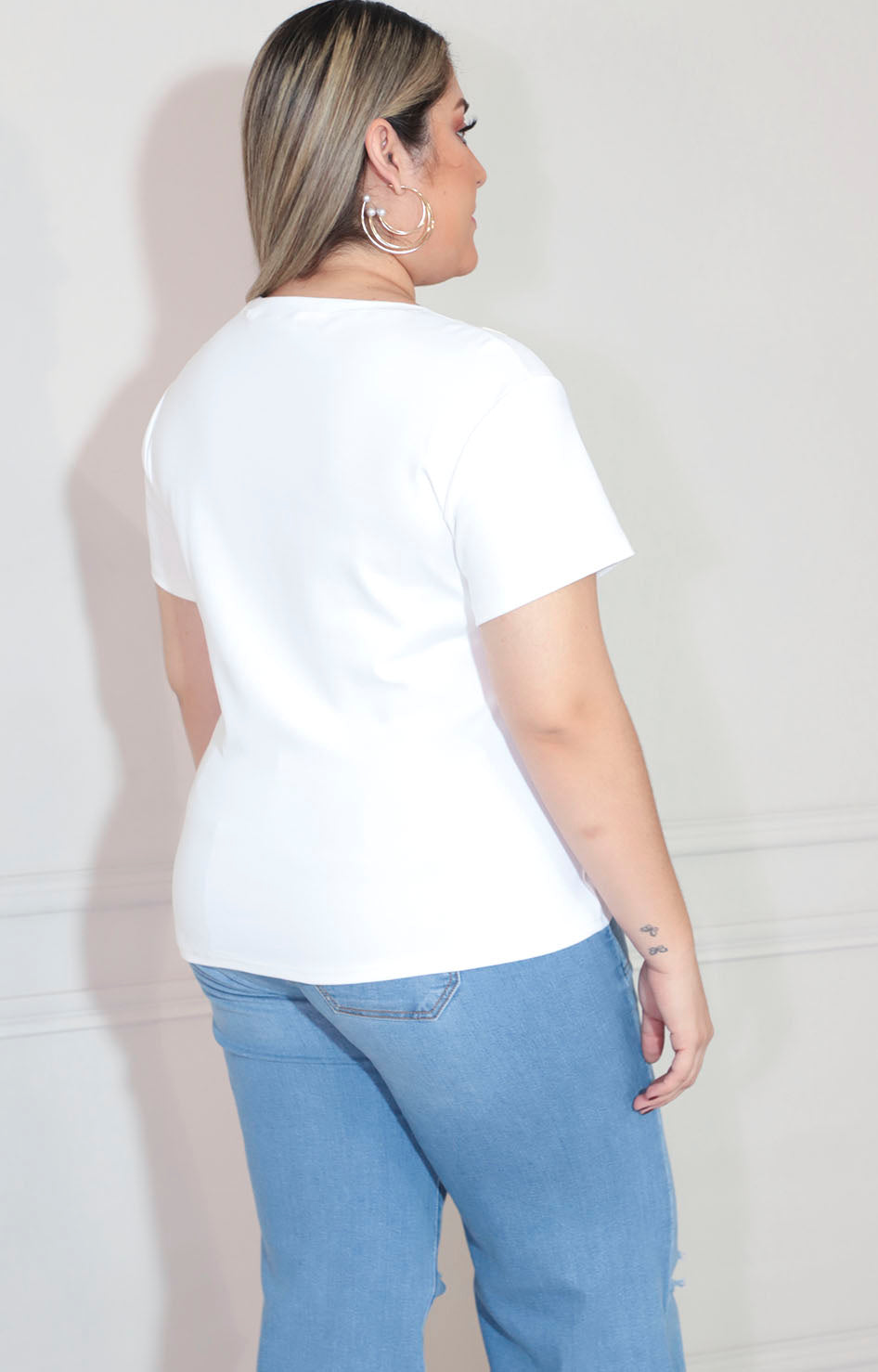 Blusa blanca con detalle de flor bordado - BLUSA XL Boutiquemirel 