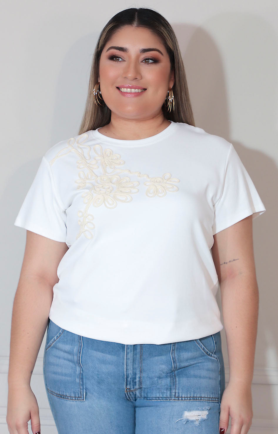 Blusa blanca con detalle de flor bordado - BLUSA XL Boutiquemirel 