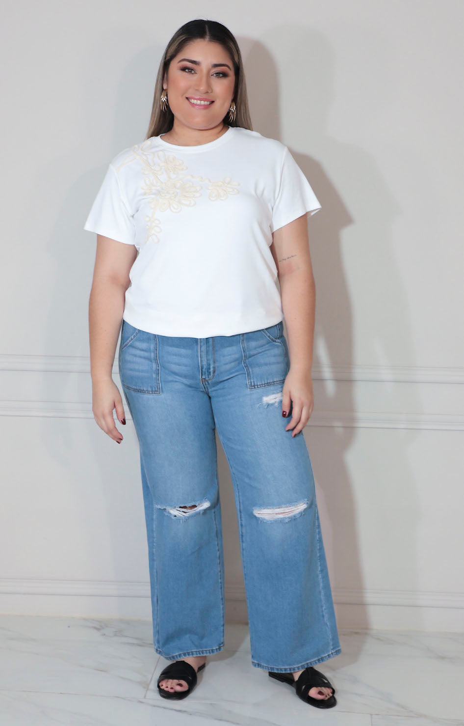 Blusa blanca con detalle de flor bordado - BLUSA XL Boutiquemirel 