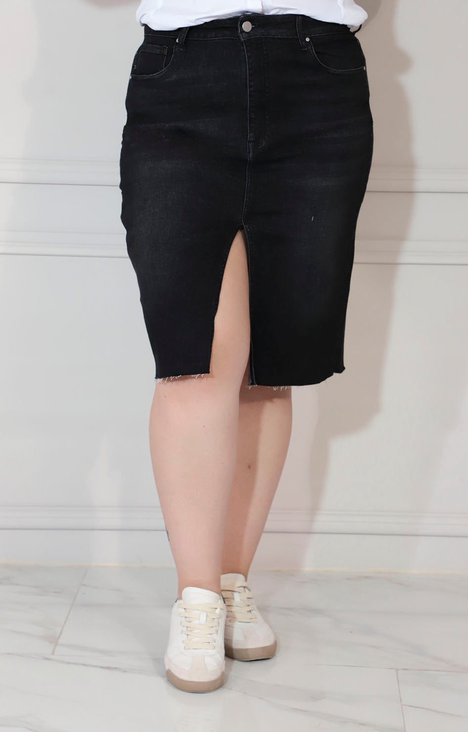 Falda negra de mezclilla con abertura frontal - FALDA XL Boutiquemirel 