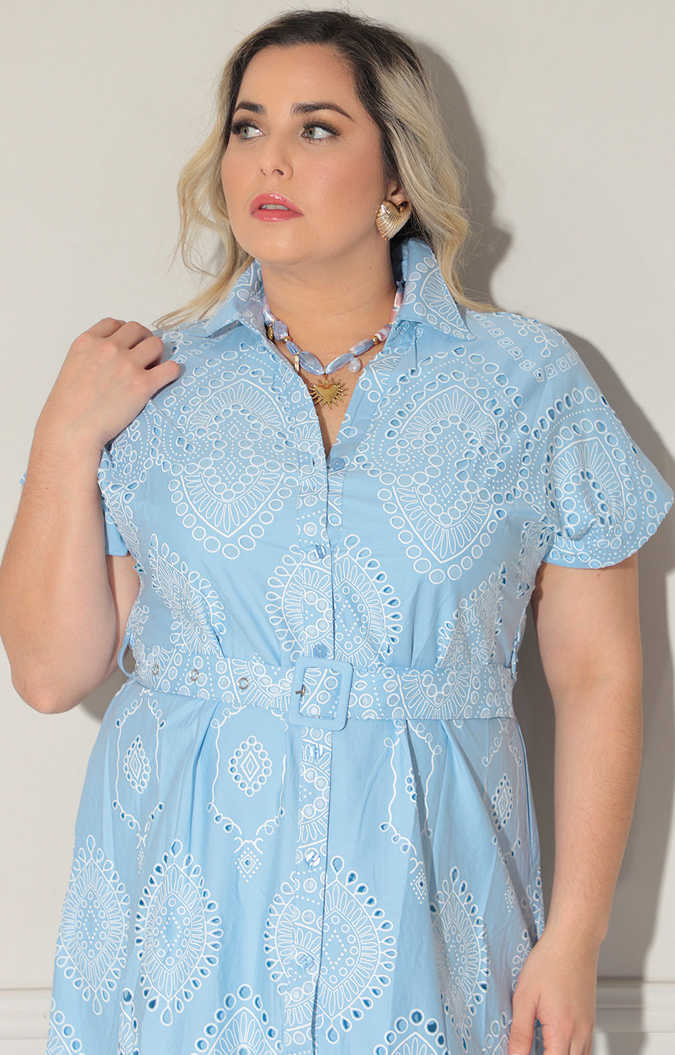 Vestido azul bordado - VESTIDO LARGO CURVY Boutiquemirel 