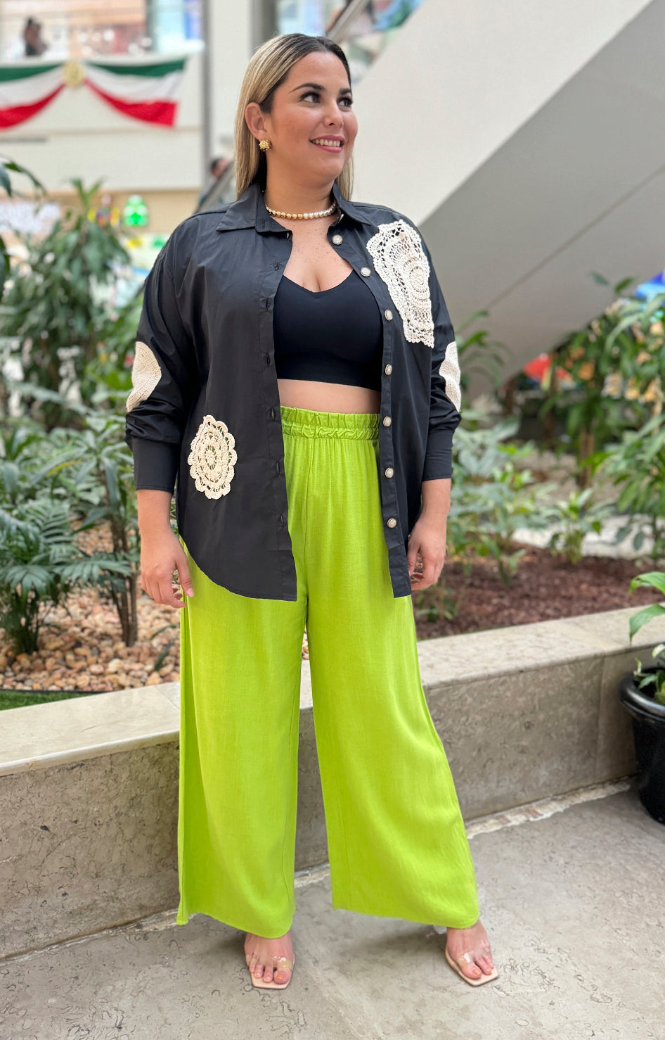 Camisera negra con  bordado - BLUSA Boutiquemirel 