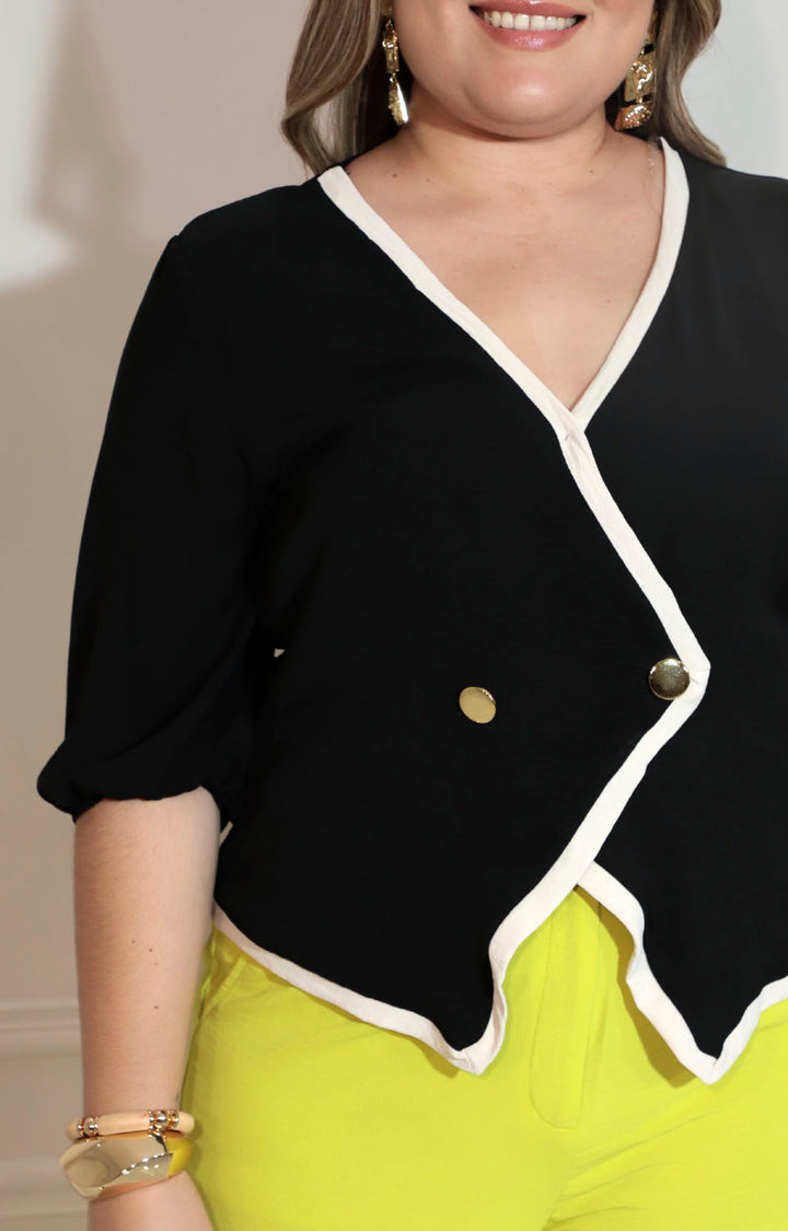 Blusa negra cruzada con detalle de boton frontal - BLUSA XL Boutiquemirel 