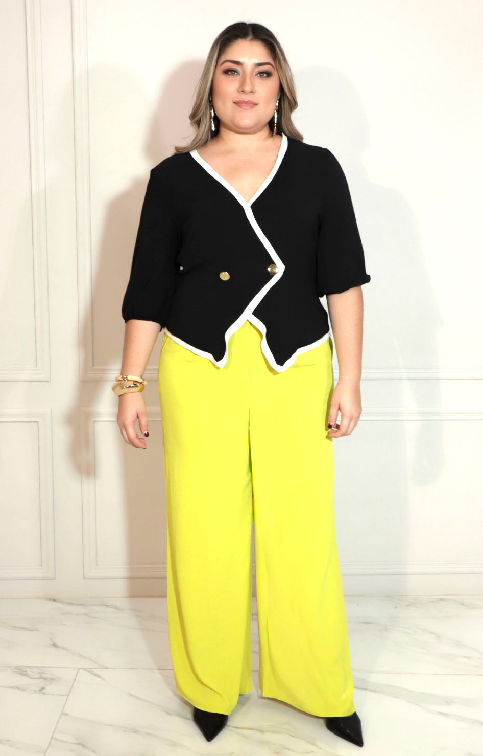 Blusa negra cruzada con detalle de boton frontal - BLUSA XL Boutiquemirel 