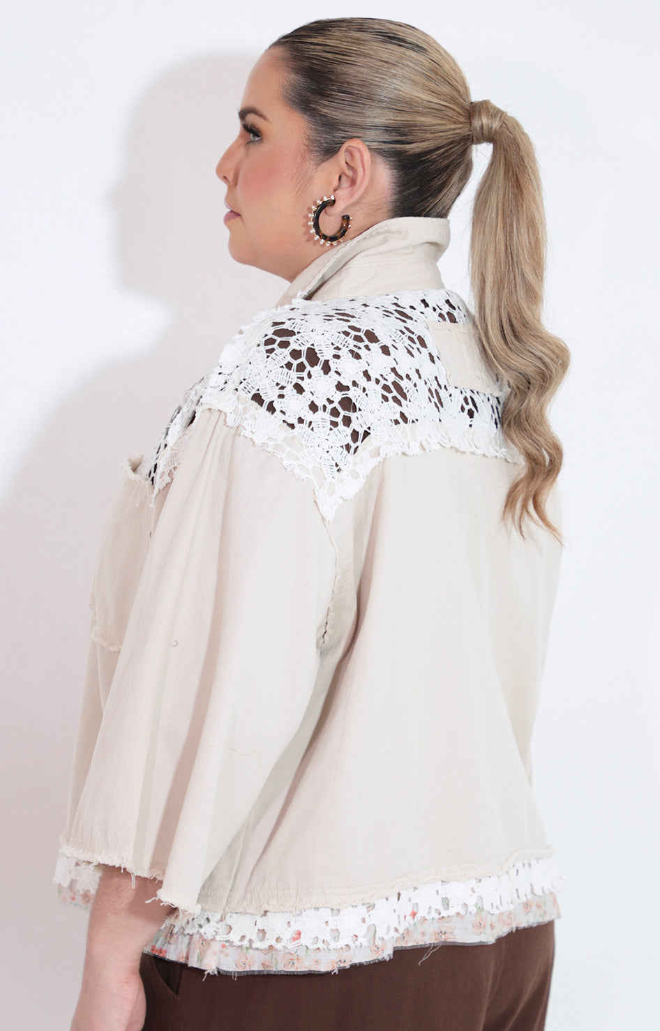 Camisera beige con tira bordada - BLUSA Boutiquemirel 