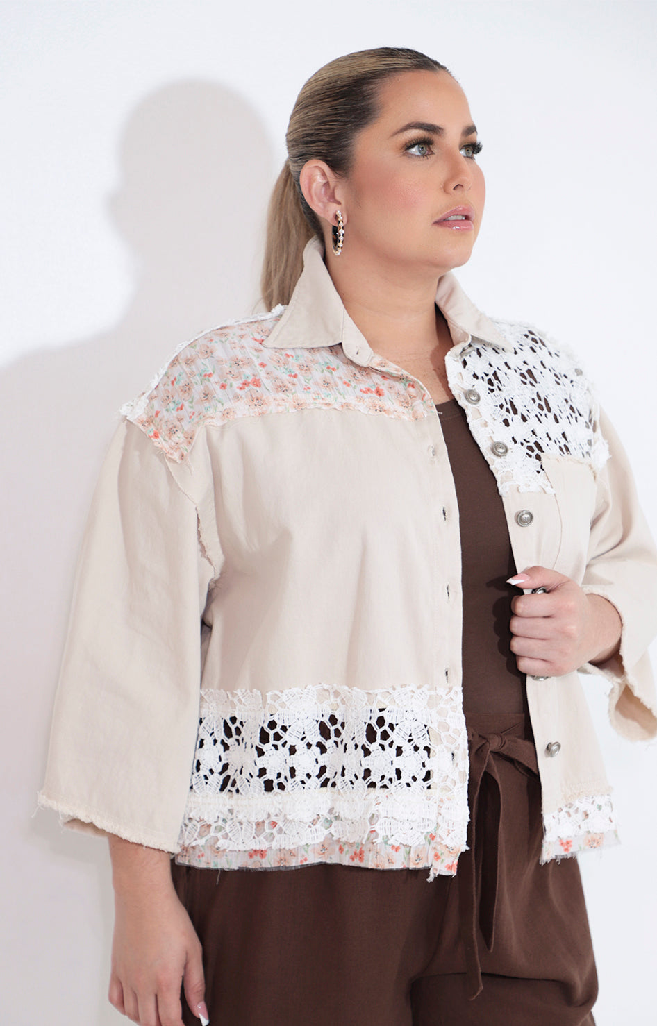 Camisera beige con tira bordada - BLUSA Boutiquemirel 