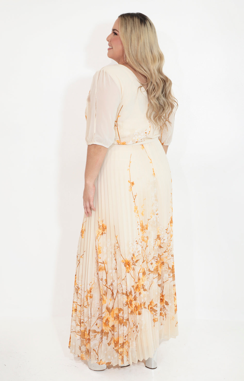 Vestido beige plisado con estampado y lazo - VESTIDO Boutiquemirel 