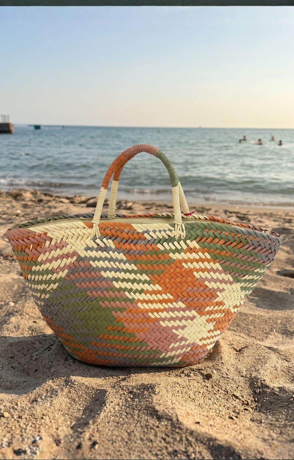 Bolsa tejida con estampado geométrico