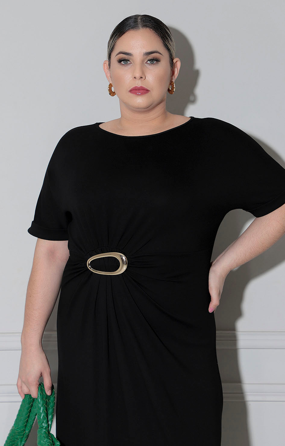 Vestido negro con hebilla frontal - VESTIDO CORTO CURVY Boutiquemirel 