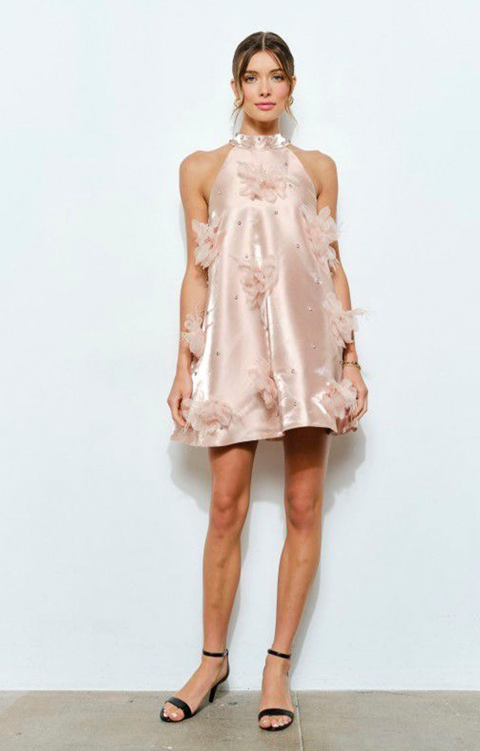 Vestido rosa con aplicaciones